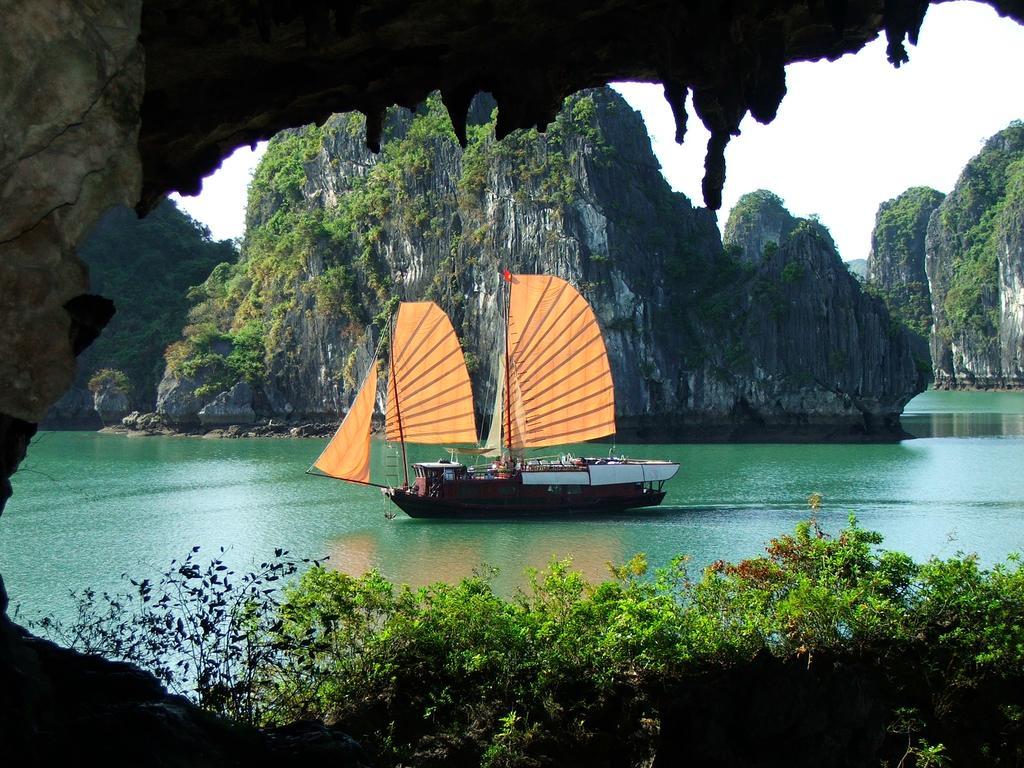 La Vela Premium Cruise - Managed By Paradise Cruises Ha Long Bagian luar foto
