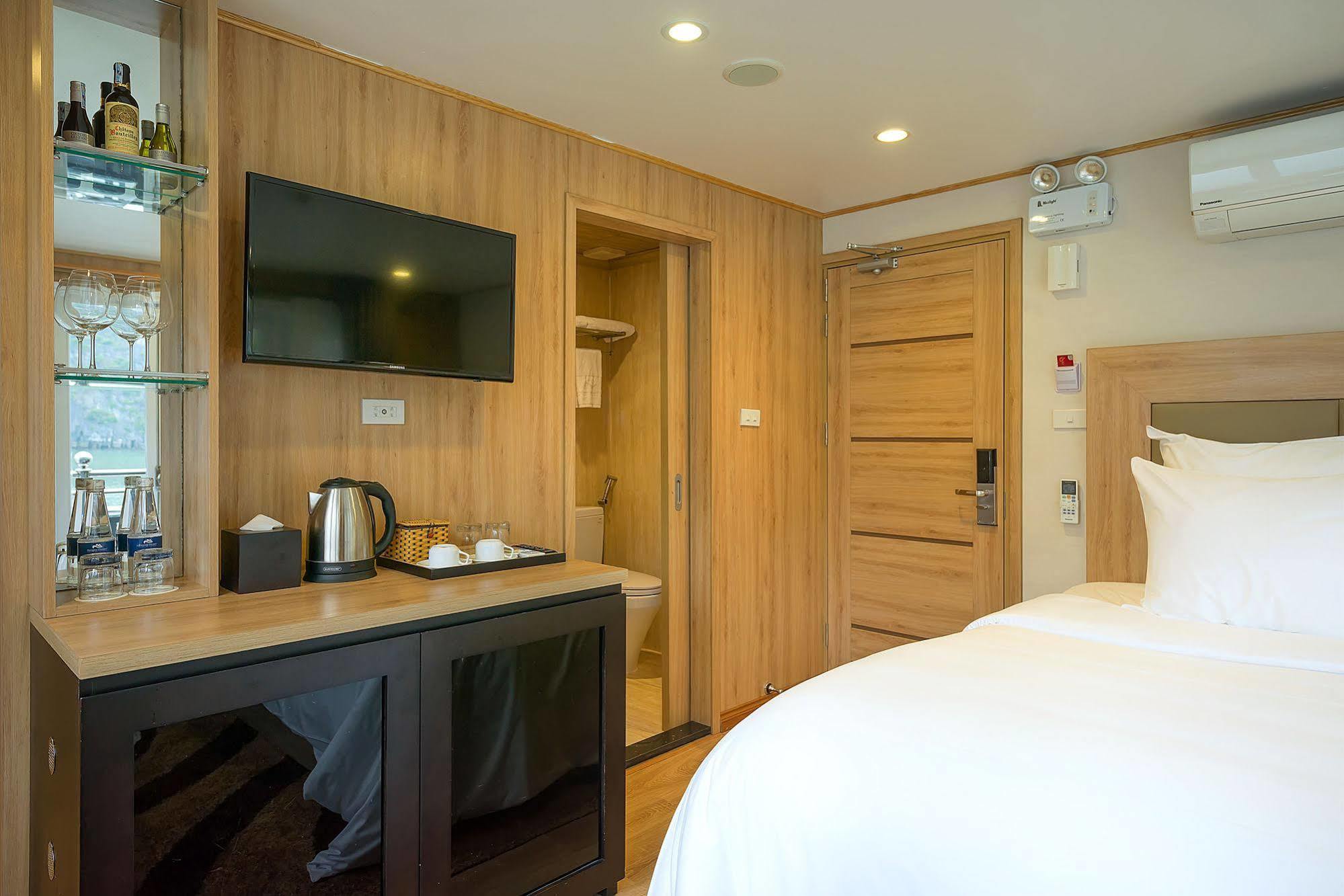 La Vela Premium Cruise - Managed By Paradise Cruises Ha Long Bagian luar foto