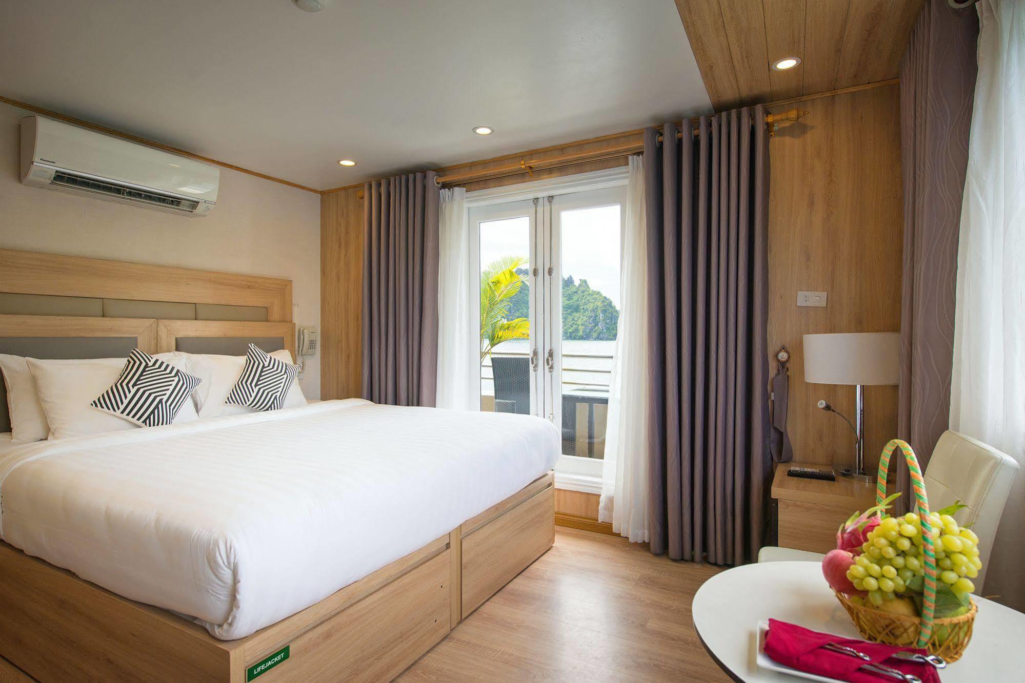 La Vela Premium Cruise - Managed By Paradise Cruises Ha Long Bagian luar foto